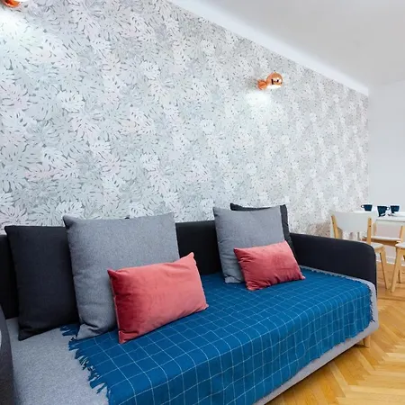 Apartment By Renters *